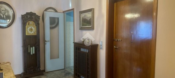 5 rooms Apartment in Parma, Italy No. 161939 9