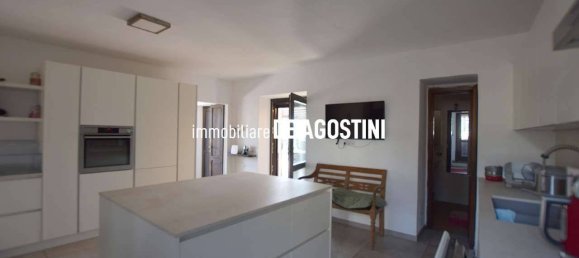 4 bedrooms House in Paruzzaro, Italy No. 371816 4