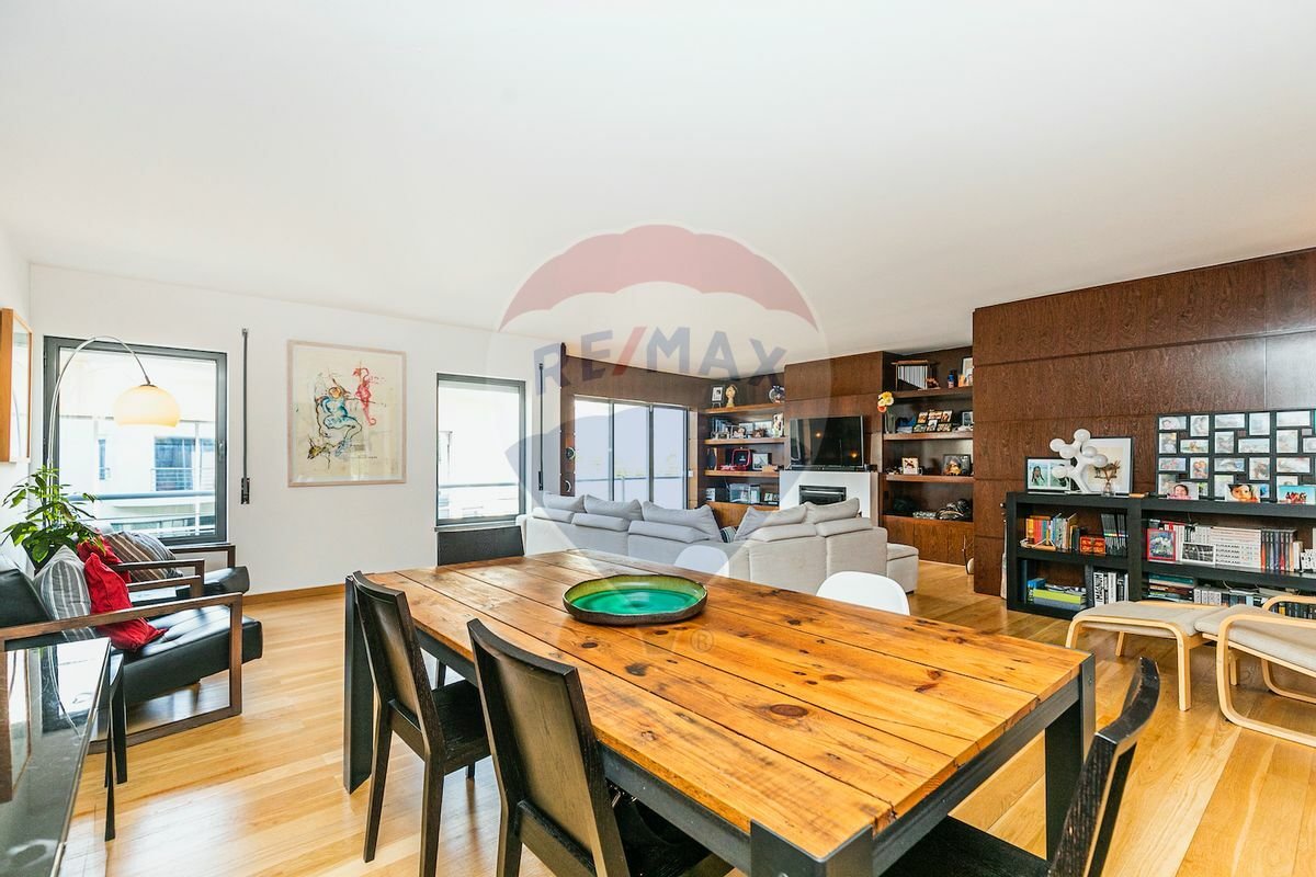 5 bedrooms Apartment in Lisbon, Portugal No. 75389