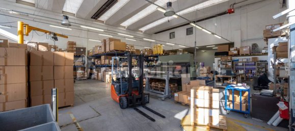 700m² Warehouse in Turin, Italy No. 53927 14