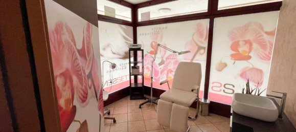 Propiedad comercial de 3 habitaciónes en Pescate, Italy No. 66194 12