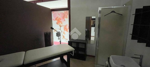 Propiedad comercial de 3 habitaciónes en Pescate, Italy No. 66194 7