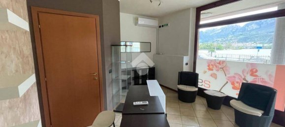 Propiedad comercial de 3 habitaciónes en Pescate, Italy No. 66194 10