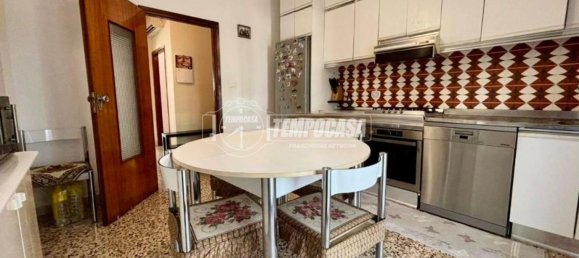 3 bedrooms Apartment in Reggio Emilia, Italy No. 358288 4