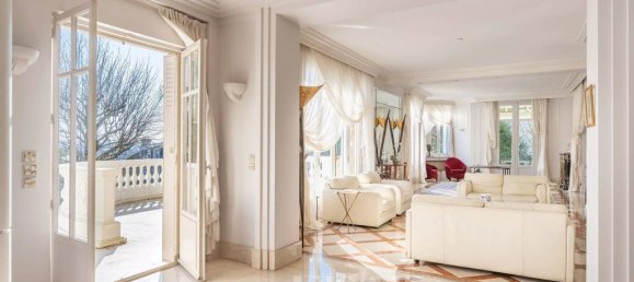 5 bedrooms Villa in Saint-Cloud, France No. 129392 2