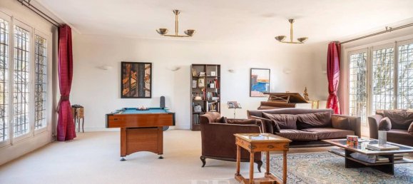 5 bedrooms Villa in Saint-Cloud, France No. 129392 11