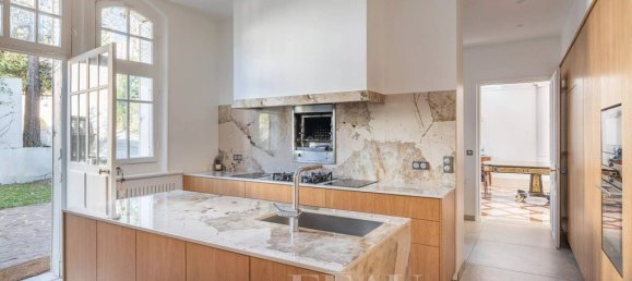 5 bedrooms Villa in Saint-Cloud, France No. 129392 8