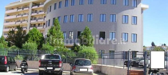 Офис с 3 комнатами в Пескара, Италия № 101797 9