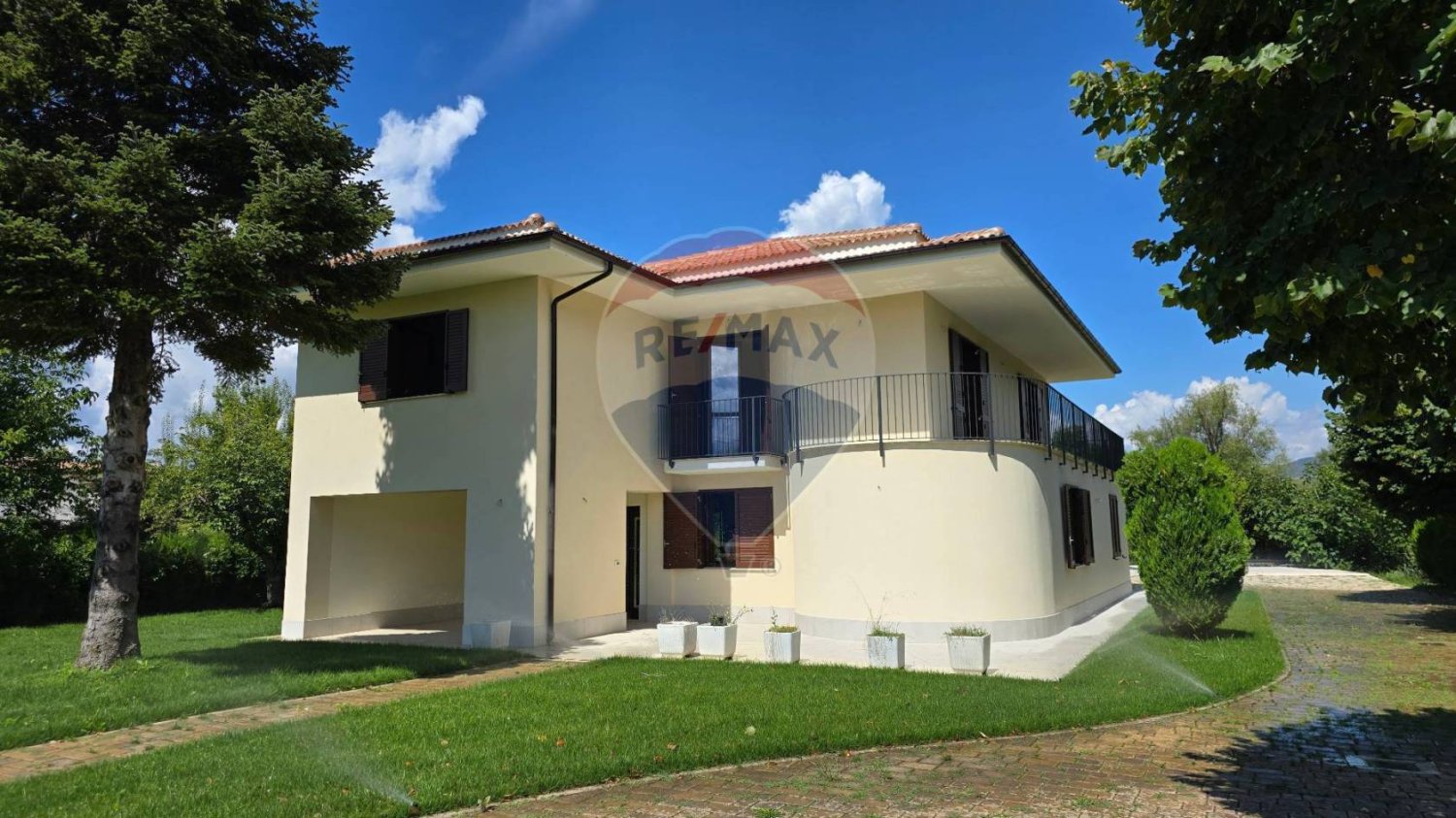 4 bedrooms Villa in Sulmona, Italy No. 346945