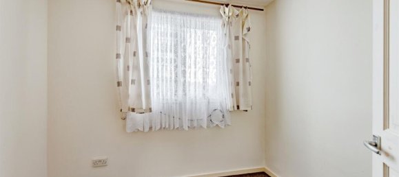 3 bedrooms House in Crawley, United Kingdom No. 6277 9