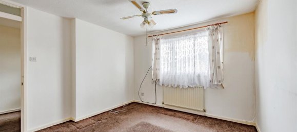 3 bedrooms House in Crawley, United Kingdom No. 6277 7