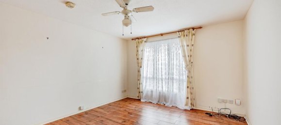 3 bedrooms House in Crawley, United Kingdom No. 6277 5