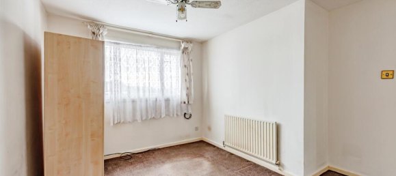 3 bedrooms House in Crawley, United Kingdom No. 6277 8