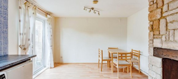 3 bedrooms House in Crawley, United Kingdom No. 6277 3