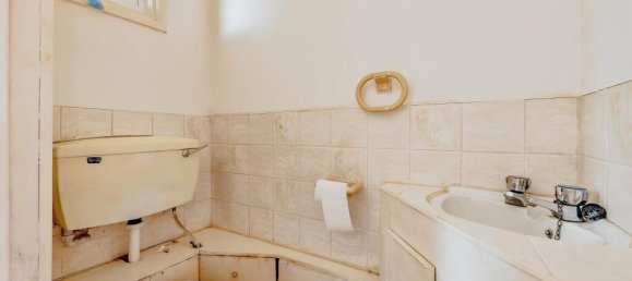 3 bedrooms House in Crawley, United Kingdom No. 6277 6