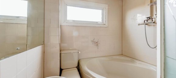 3 bedrooms House in Crawley, United Kingdom No. 6277 10