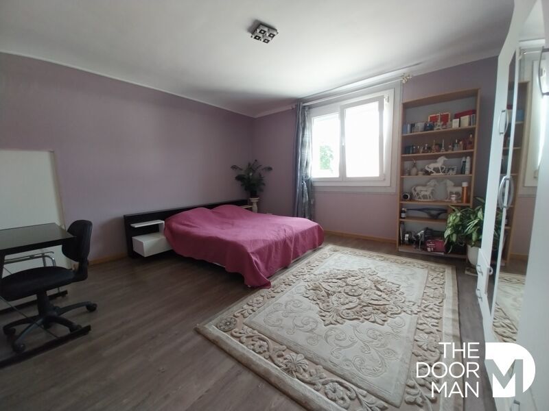 6 bedrooms House in Chartres, France No. 265005