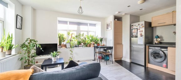 2 bedrooms Apartment in London, United Kingdom No. 7720 3