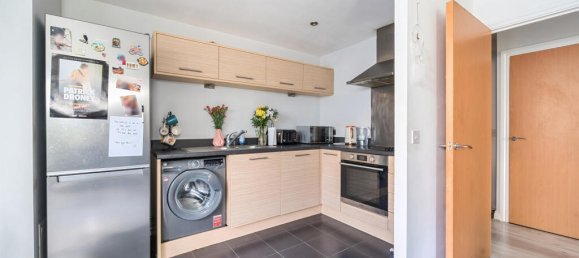 2 bedrooms Apartment in London, United Kingdom No. 7720 2