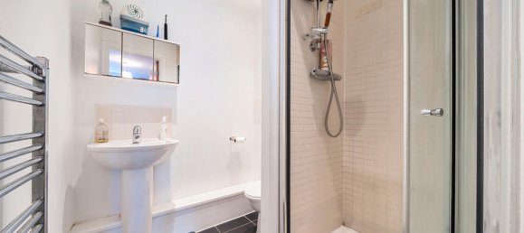 2 bedrooms Apartment in London, United Kingdom No. 7720 5