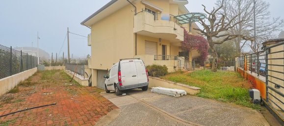 Пентхаус с 5 комнатами в Червия, Италия № 32359 2