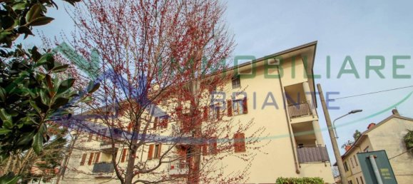 3-salle Appartement à Somma Lombardo, Italy No. 41387 2