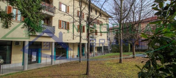 3-salle Appartement à Somma Lombardo, Italy No. 41387 4