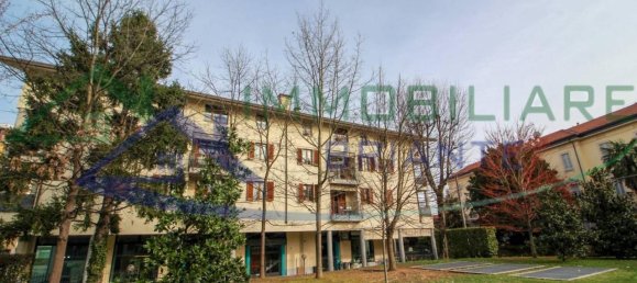 3-salle Appartement à Somma Lombardo, Italy No. 41387 5