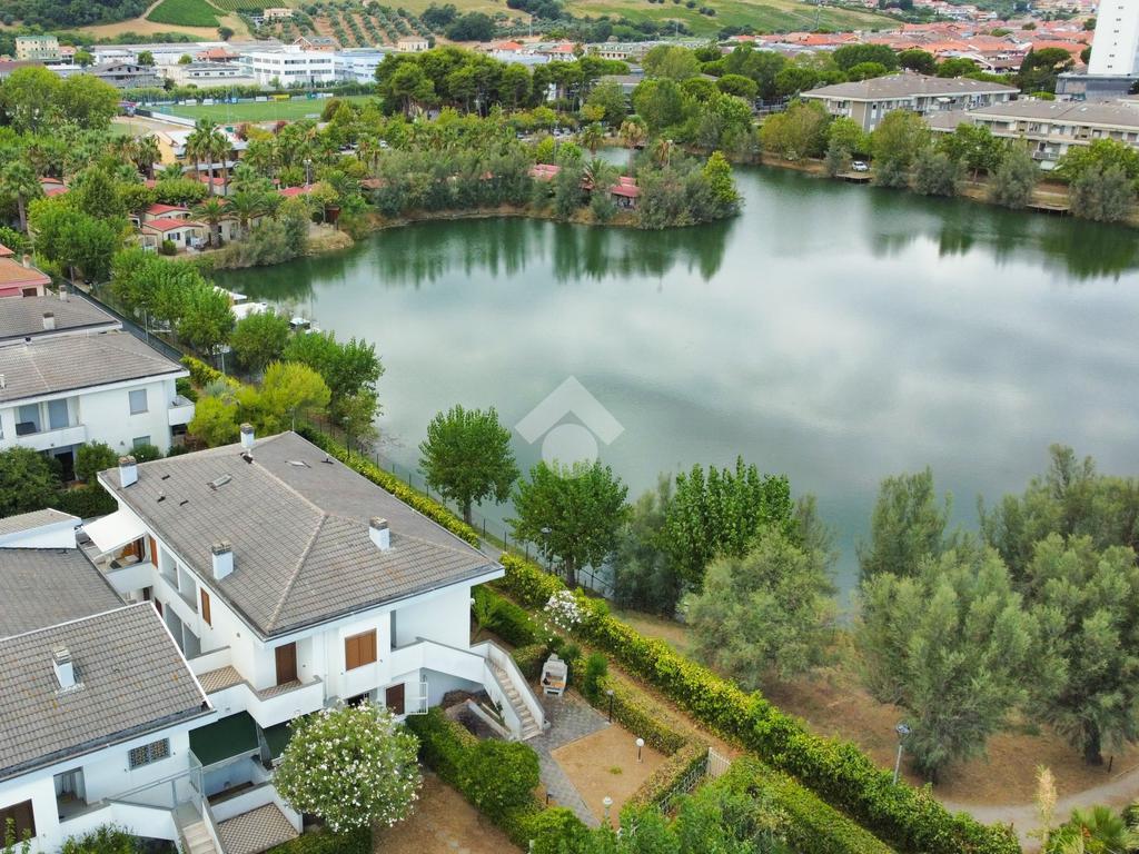 Квартира с 3 спальнями в Сильви, Италия № 257834