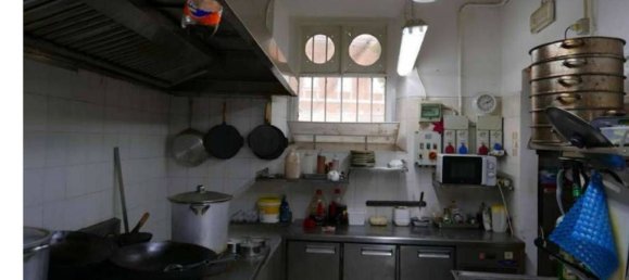 227m² Commercial property in Montevarchi, Italy No. 376150 4