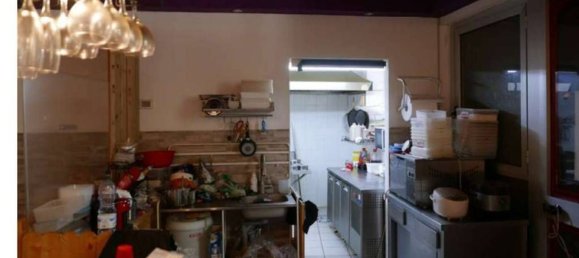 227m² Commercial property in Montevarchi, Italy No. 376150 6