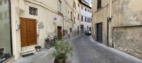 227m² Commercial property in Montevarchi, Italy No. 376150 9