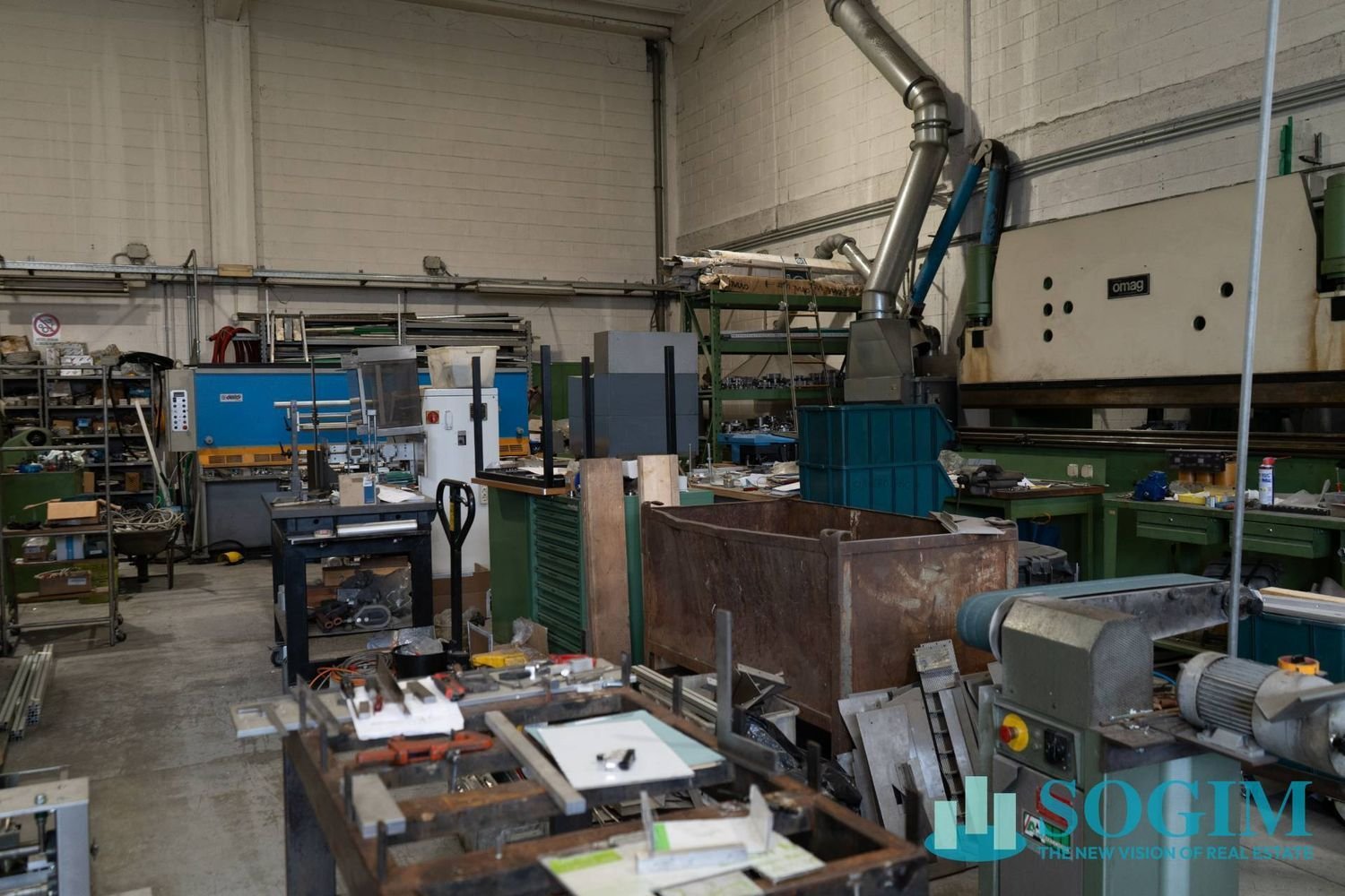 Entrepôt à Mozzate, Italy 580m² No. 72894