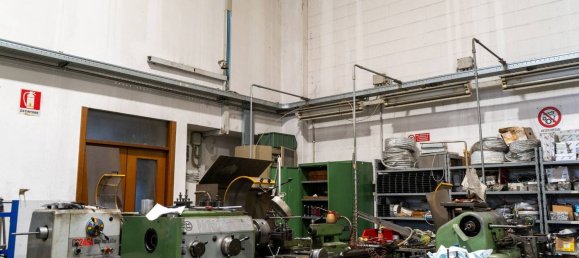 Entrepôt à Mozzate, Italy 580m² No. 72894 5