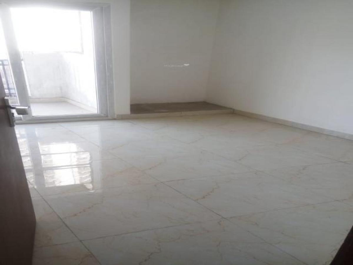 3 Schlafzimmer Haus in Noida, India, Nr. 68170