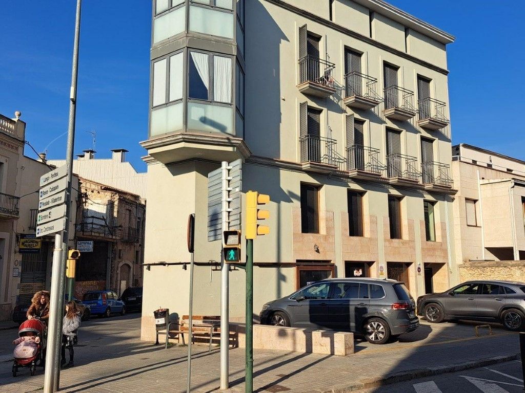 140m² Commercial property in Figueres, Spain No. 193781