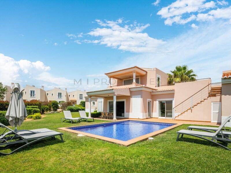 Villa de 3 dormitorios en Lagoa, Portugal No. 92930