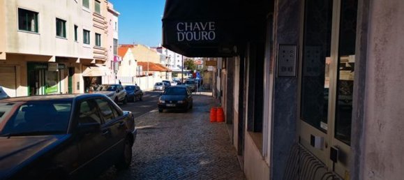 18m² Commercial property in Amadora, Portugal No. 67350 12