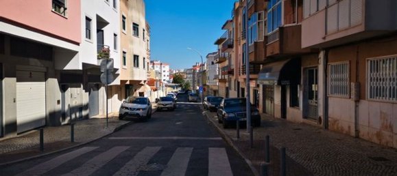 18m² Commercial property in Amadora, Portugal No. 67350 9