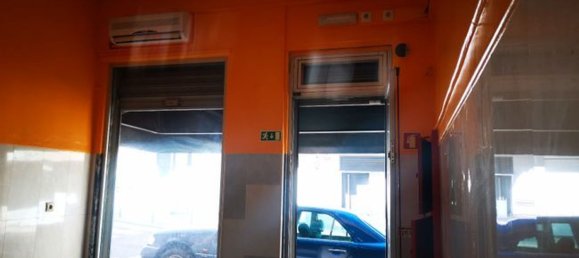 18m² Commercial property in Amadora, Portugal No. 67350 3