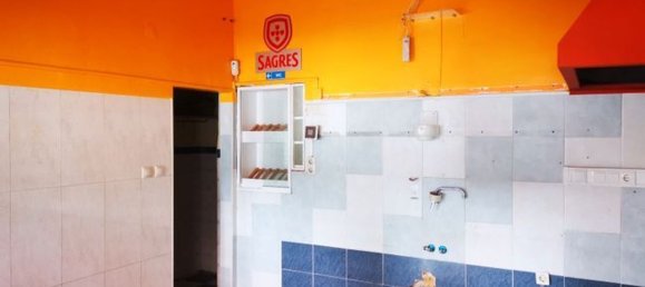 18m² Commercial property in Amadora, Portugal No. 67350 4