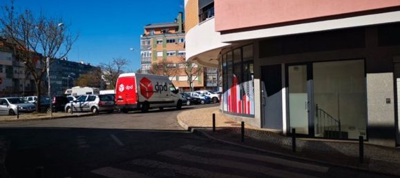 18m² Commercial property in Amadora, Portugal No. 67350 10