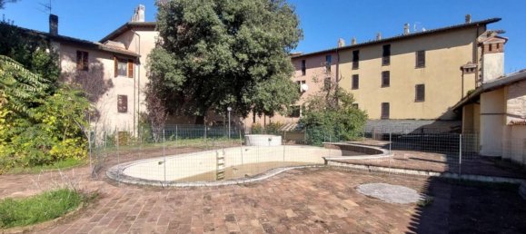 1542m² Building in San Venanzo, Italy No. 80062 3