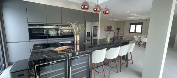 7 bedrooms House in Marbella, Spain No. 33841 8