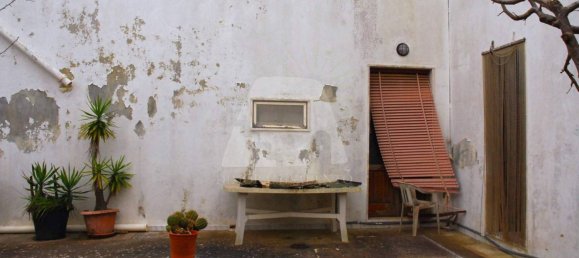 2 bedrooms House in Salve, Italy No. 155672 2