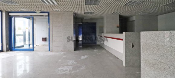 165m² Commercial property in Amadora, Portugal No. 169105 2