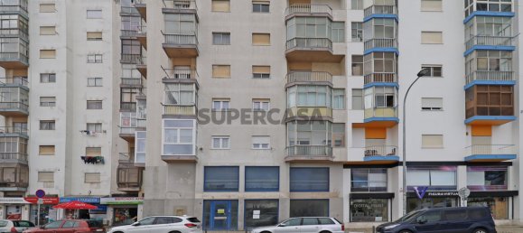 165m² Commercial property in Amadora, Portugal No. 169105 12