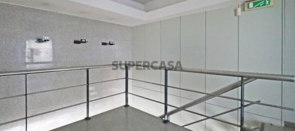 165m² Commercial property in Amadora, Portugal No. 169105 3