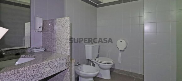 165m² Commercial property in Amadora, Portugal No. 169105 11