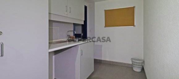 165m² Commercial property in Amadora, Portugal No. 169105 10